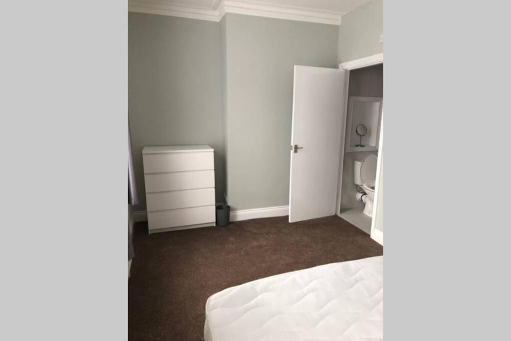 4 Bedroom House In Harrogate Town Centre エクステリア 写真