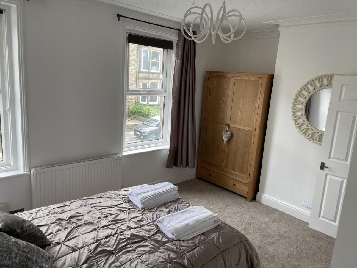 4 Bedroom House In Harrogate Town Centre エクステリア 写真